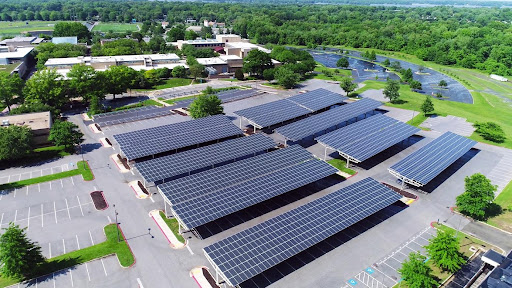 Impianto fotovoltaico a terra per energia rinnovabile a distanza